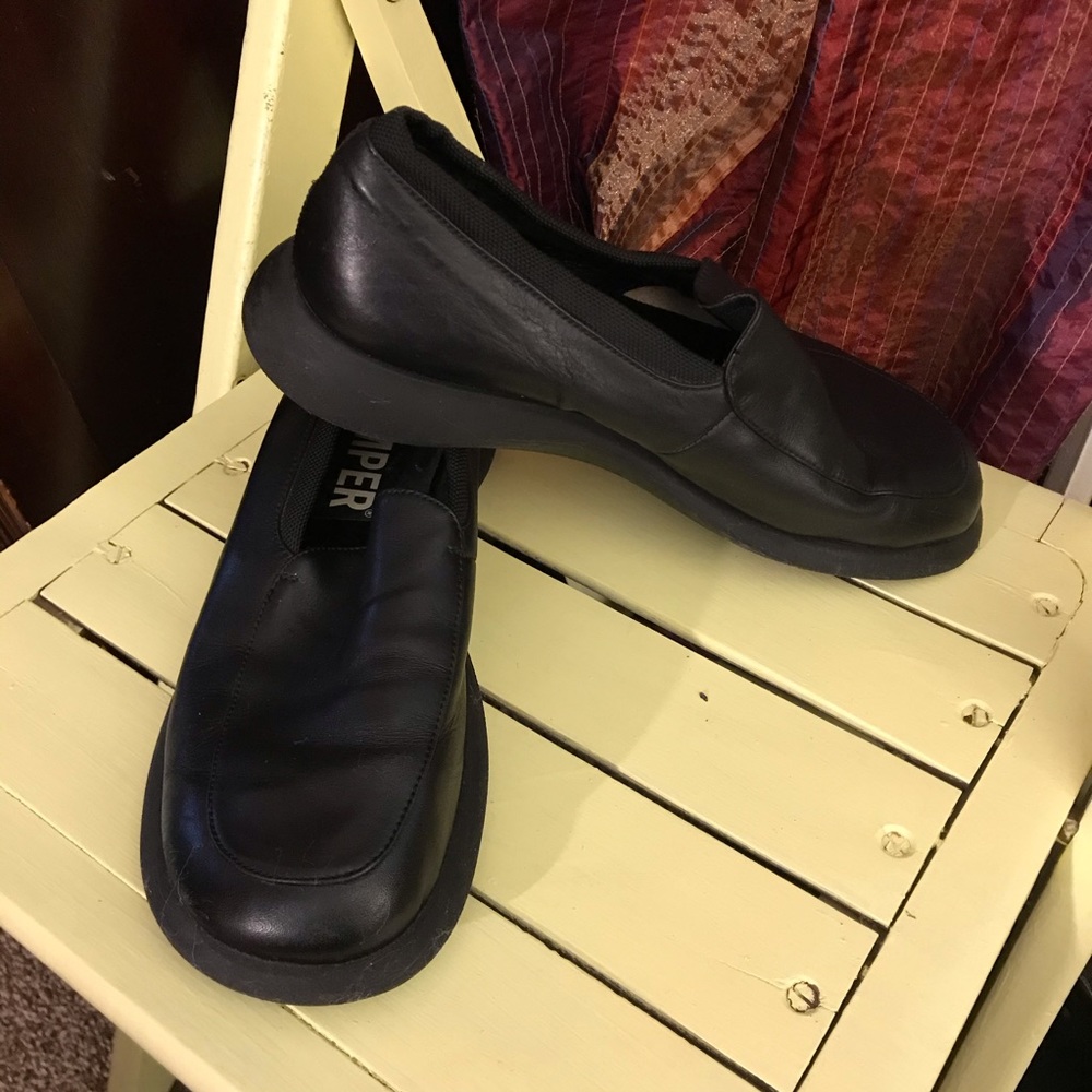 Camper casual leather flat loafers in EUC! Size 39